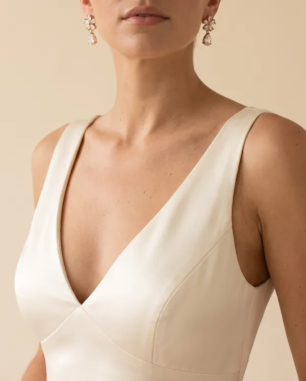Crystal Flower Drop Earrings in Gold Tone, close-up of the detail