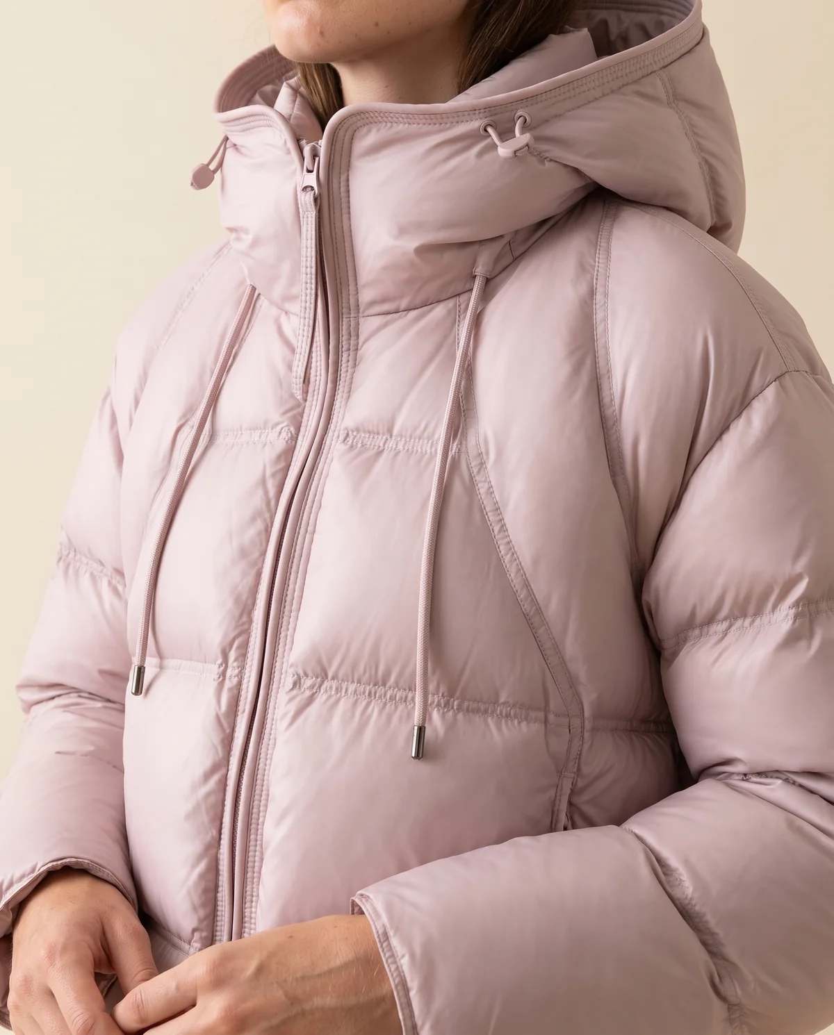 Short Hooded Puffer Jacket in Dusky Pink, close-up of the detail