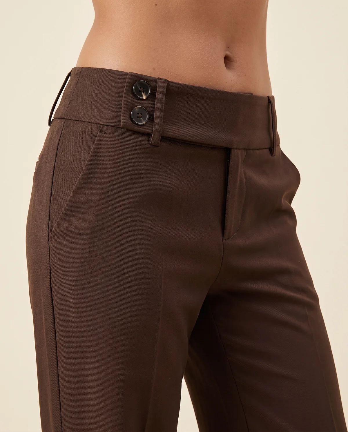 Low-Rise Tailored Wide-Leg Trousers in Chocolate, close-up of the detail