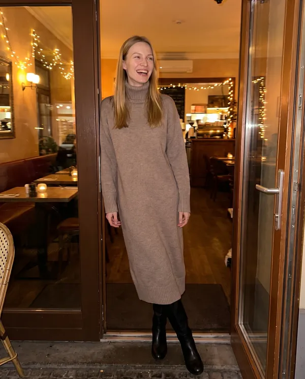 Satin Eve styling: Turtleneck Knit Midi Dress
