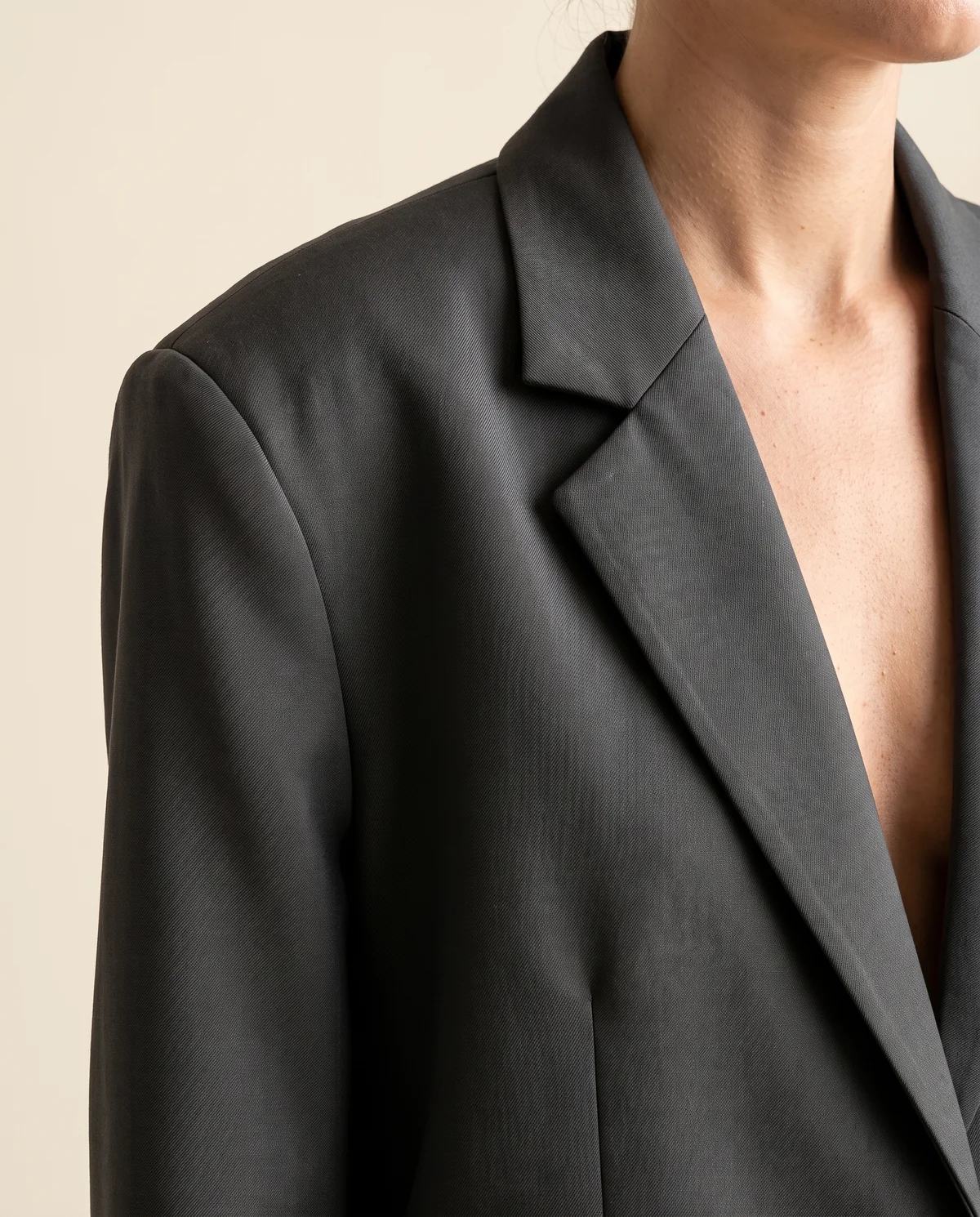 Oversized Boyfriend Blazer in Charcoal, close-up of the detail