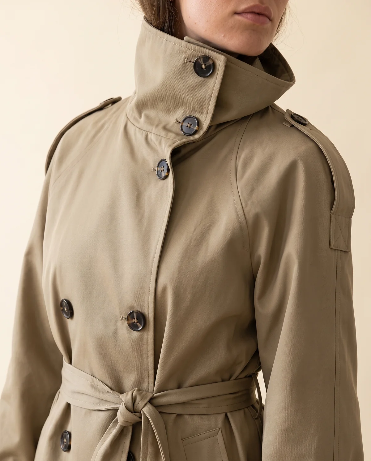 Short Belted Trench Jacket in Khaki, close-up of the detail