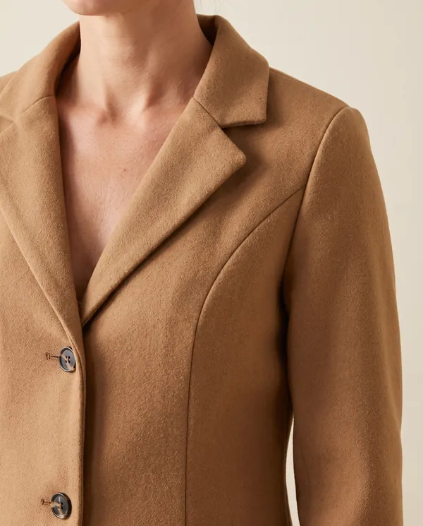 Fitted Single-Breasted Wool-Look Coat in Camel, close-up of the detail