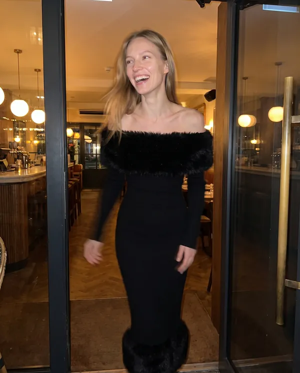 Satin Eve styling: Off-Shoulder Faux Fur Trim Bodycon Midi