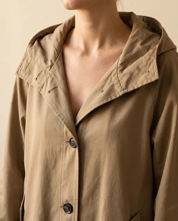 Hooded Trench Coat in Khaki, close-up of the detail