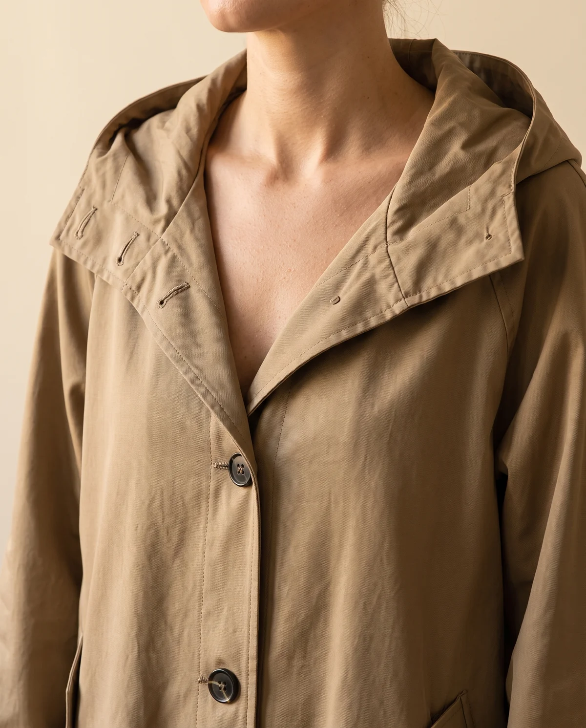 Hooded Trench Coat in Khaki, close-up of the detail