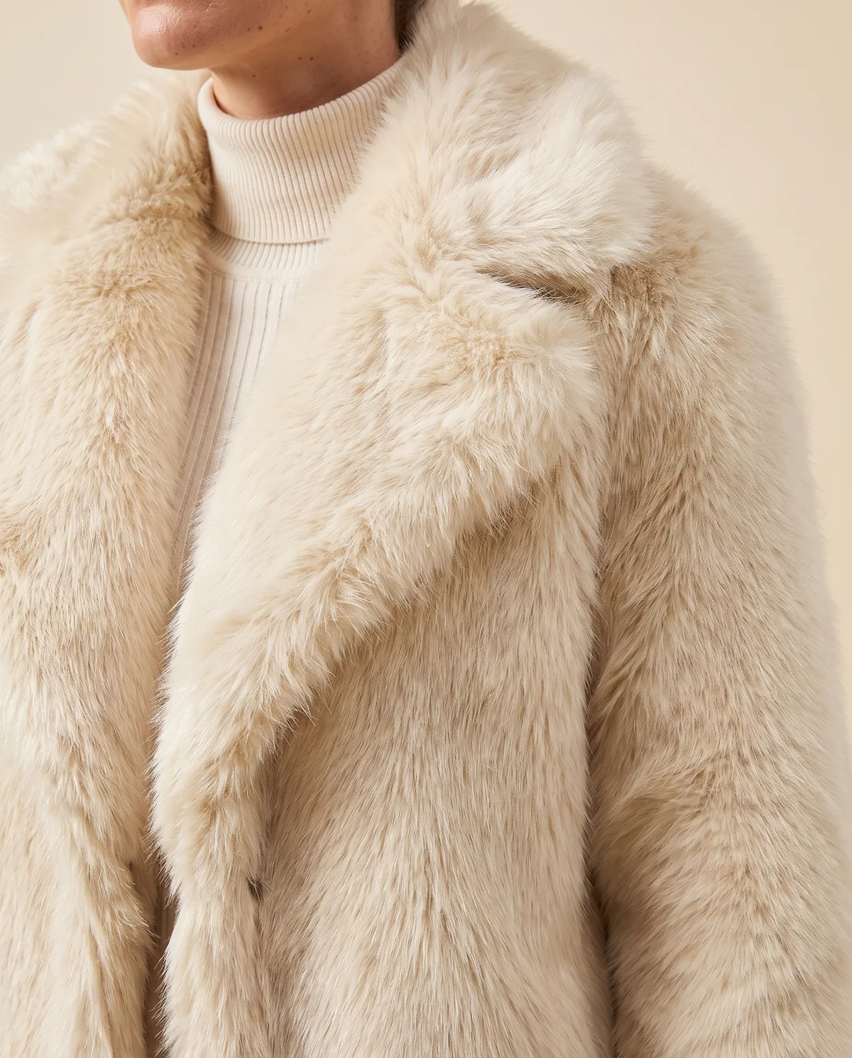 Faux Fur Coat with Wide Collar and Long Pile in Cream, close-up of the detail