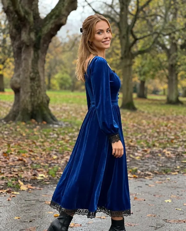 Satin Eve styling: Velvet Square-Neck Lace-Hem Midi Dress